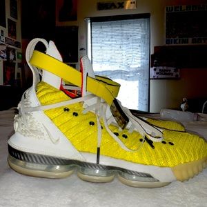 LeBron NIKE 18 x Harlem Fashion Week Yellow Size 12 Exclusive Release